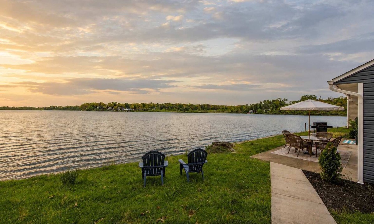 Portage Lakes House | 3BR | Lakefront | Grill | Low Barrier | Bunk Beds