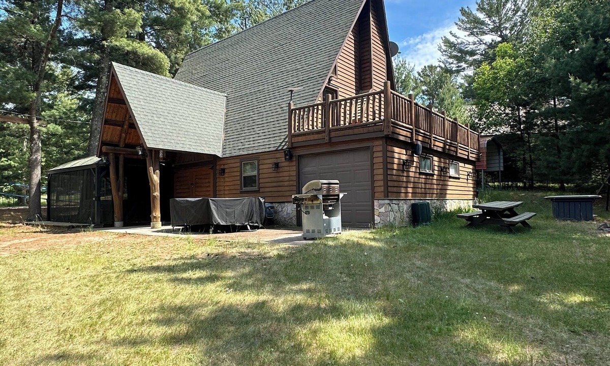 Friendship House | 4-bedroom house in perfect Friendship with AC