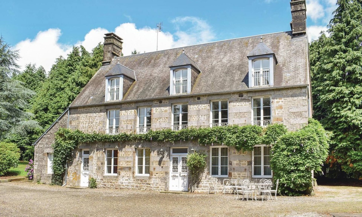 Saint-Clement-Rancoudray House | Amazing home in St Clément Rancoudray