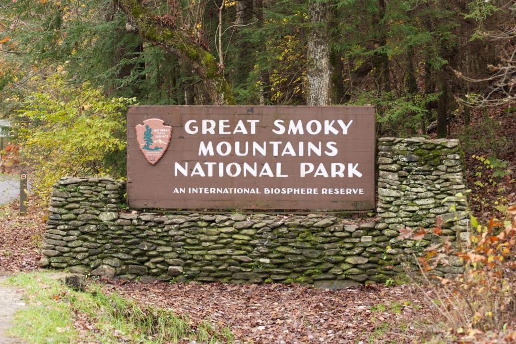 Chalet Village North Ski Chalet | Appalachian Lookout-Hot Tub, Cozy Cabin Retreat in the Smokies Comfort for All!
