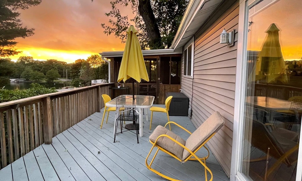 Copake Lake Cottage | Cozy Hudson Valley Lake Cottage :4 Kayaks + a Canoe, 400 acre Lake