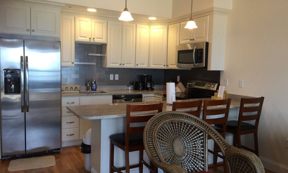Hampton Condo | Cozy Oceanfront Penthouse w/Private Sunrise Deck