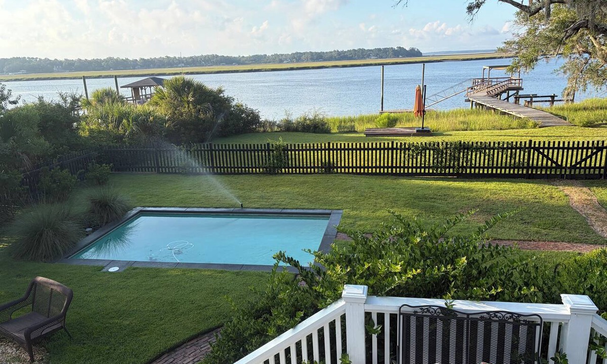 Midway House | DEEP WATER DOCK, PRIVATE POOL