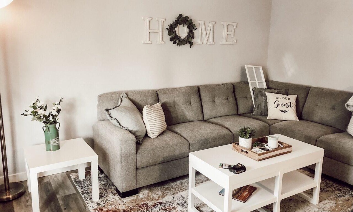 South Lethbridge House | Easy Access Full Duplex - Sleeps 12