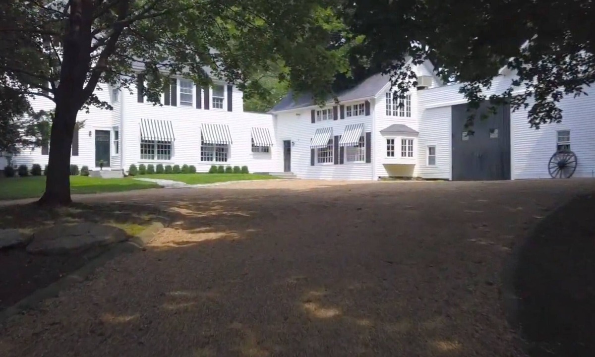 Ipswich House | Elegant farmhouse in Ipswich near Crane Beach and Estate