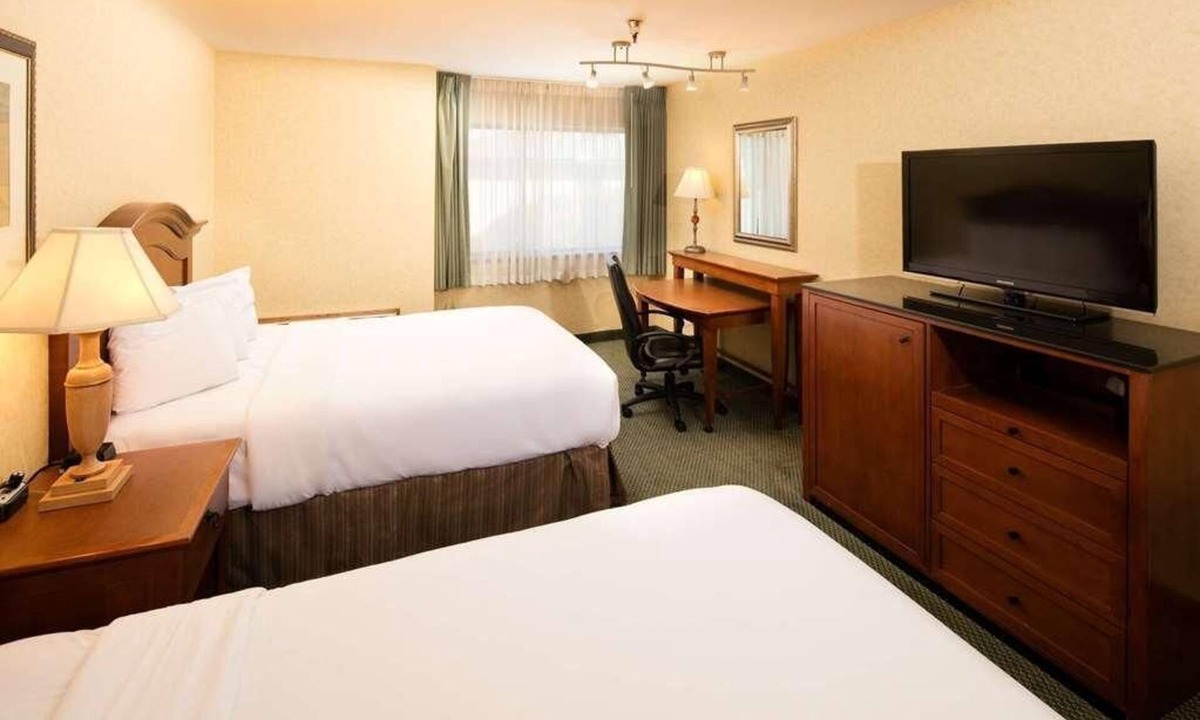 Wenatchee Hotel | Enjoyable Stay! With Outdoor Pool and Free Parking, Pets are Welcome!