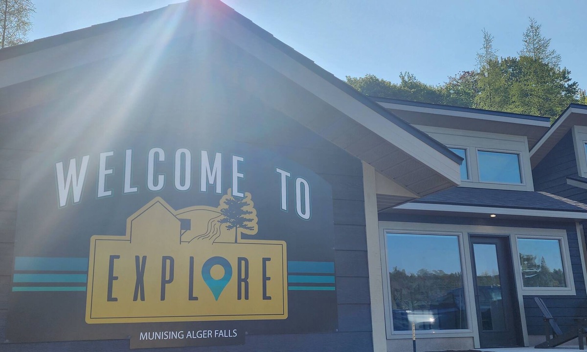 Munising Cottage | EXPLORE Munising Cottage 217