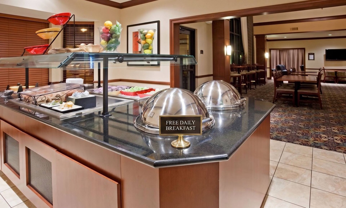 Oconomowoc Apartment | Hearing Accessible Queen Studio in Oconomowoc