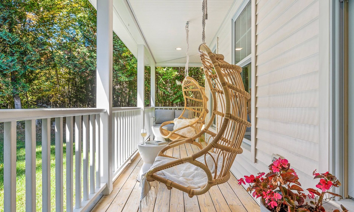 Rowleys Bay House | Hot Tub, Family Friendly + 2 King Beds, Game Room, Secluded -Close to SB & Beach