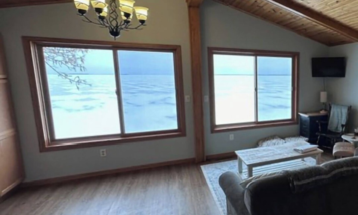 Whipholt Cabin | Leech lake cabin with gorgeous views! 2br/2ba pet friendly! 6 PERSON HOT TUB!