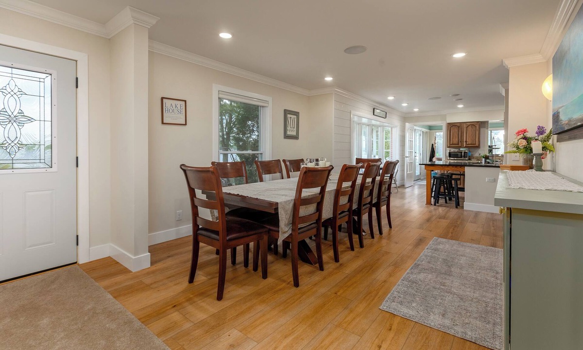 Marion House | Luxurious Peninsula Property ~ Best View On LOE - Hot Tub/Kayaks/paddleboards