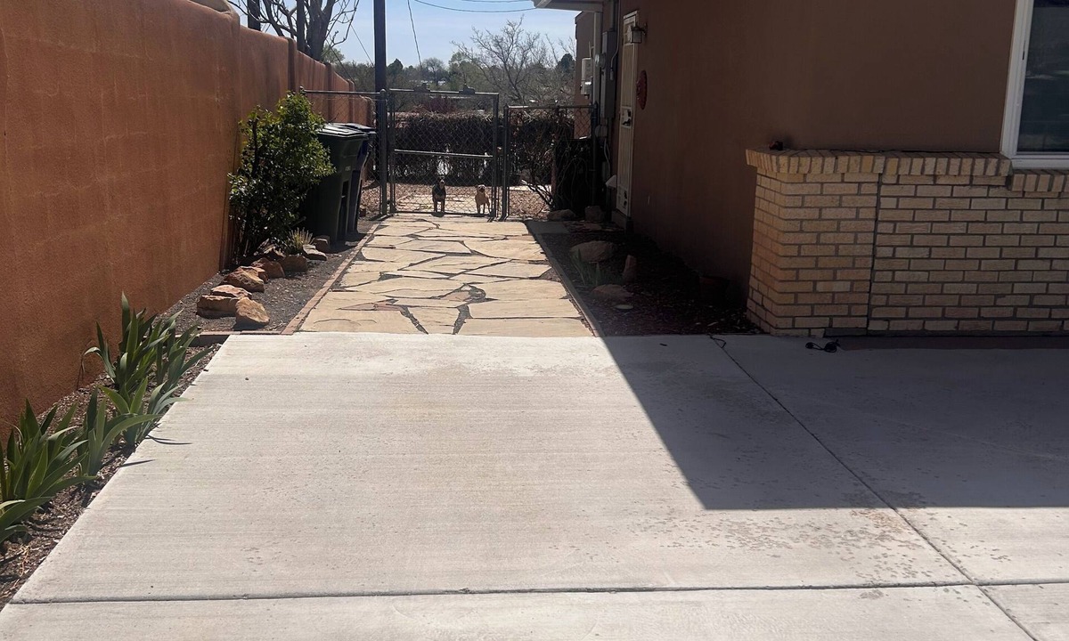 Southside Apartment | Perfect 1-bedroom apartment for traveling nurses in enjoyable Santa Fe location