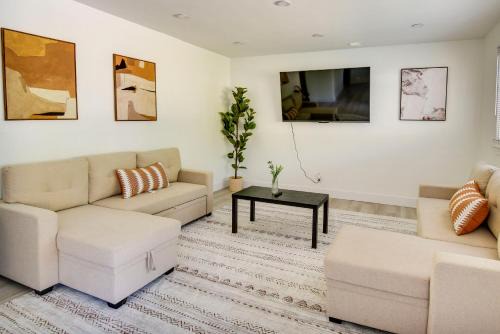 Norfolk House | Pet-Friendly Norfolk Retreat ~ 7 Mi to Beach!