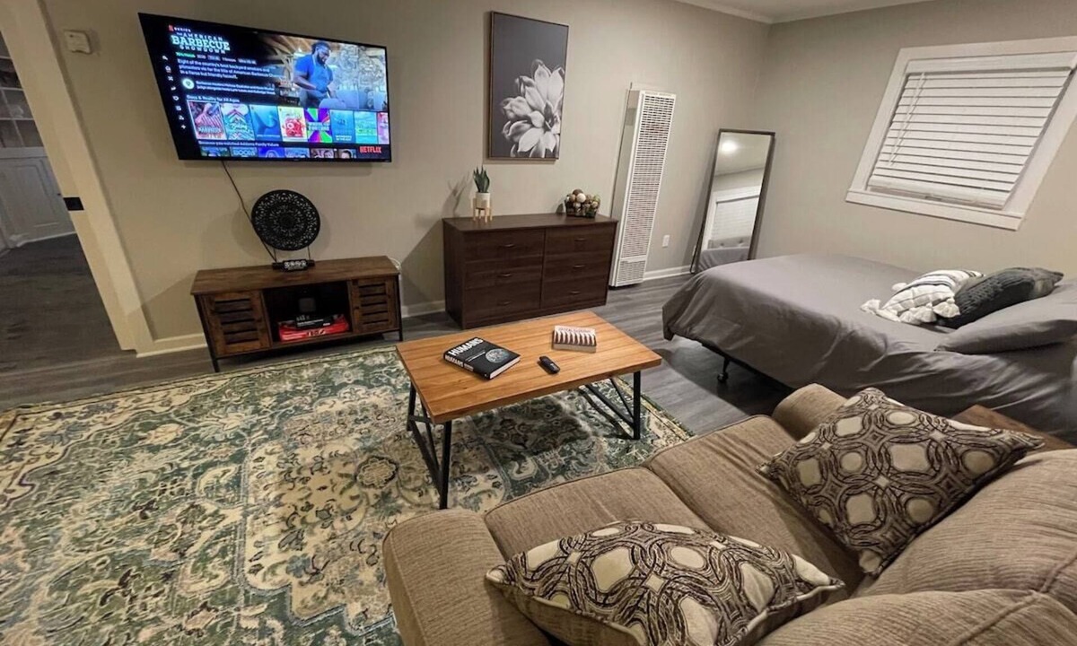 Independence House | Private Guest House - 5 min to Arrowhead/FIFA