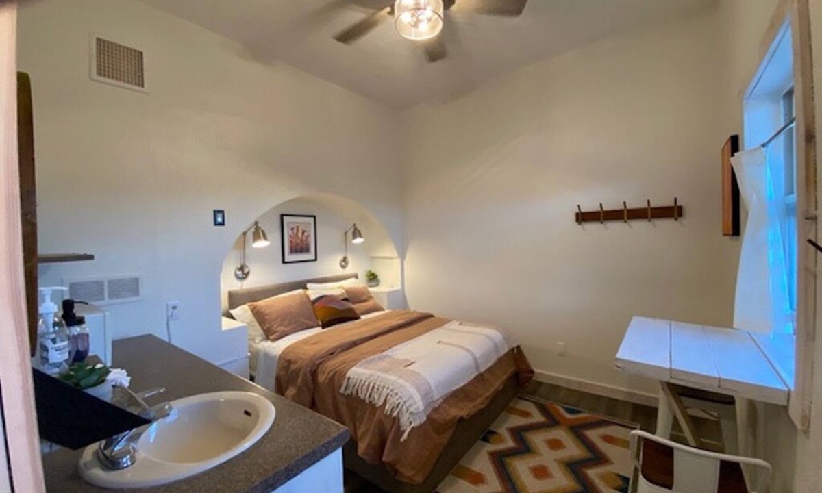 Moab Cabin | Queen, river view, disc golf, kayaks, ATV, wildlife, hiking, beach, pet friendly