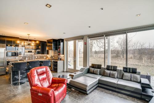 Elkhart Lake House | Road America Retreat: Modern Villa w/Garage!