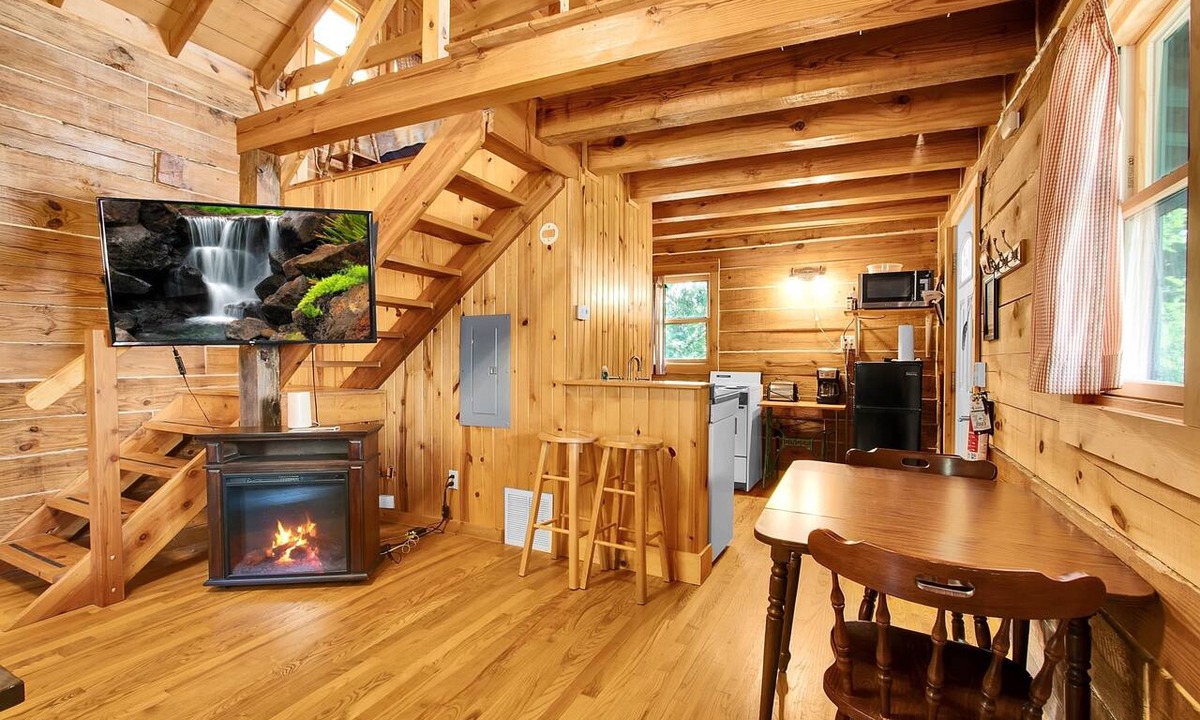 Savanna Cabin | Rustic River Cabin 10