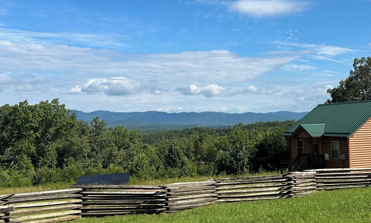 Smith River Cabin | Secluded Romantic Escape near Fairy Stone State Park, Virginia