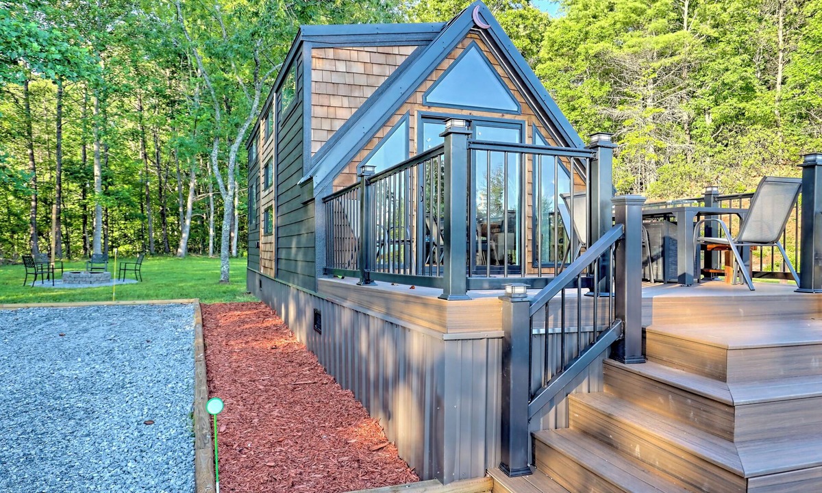 Franklin House | Spacious A-frame tiny house
