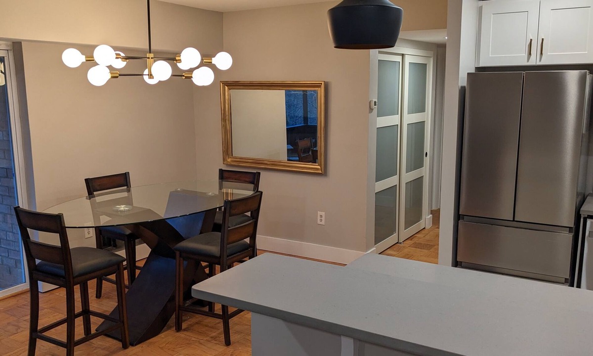 Falls Church House | Spacious and Convenient condo in Tysons