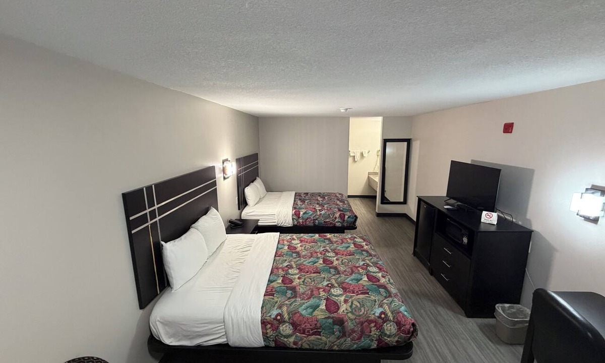 Brady Hotel | Sunset Inn
