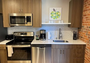 Beautiful 1 Bed Riverfront Park Travel Apartment in Spokane