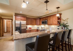EL5305 | Top Floor with Mountain Views | Air Chilling | 10 Hot Tubs | 4 Pools in Steamboat Springs