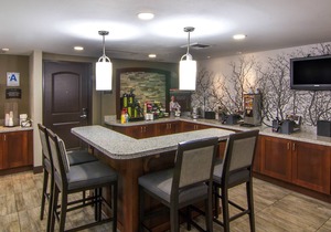 Equipped Studio with a Courtyard View + Free Breakfast | Just 4-Minutes from the Airport in Carlsbad