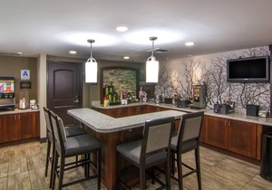 Free Breakfast Included! Pool & Hot Tub Access | King Studio in Carlsbad