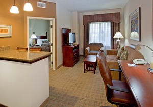 Modern Suite | Free Breakfast + Outdoor Pool + Hot Tub in Webster