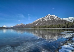 Peaceful Mountain-View Home - Walk to Kenai Lake! in Cooper Landing