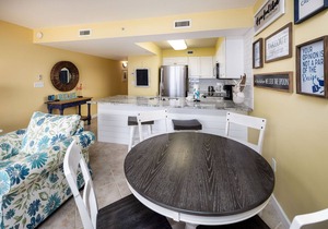 PI 406: Sunset Shores - Take A Look! Perfect Beach Retreat with Beach Service in Fort Walton Beach