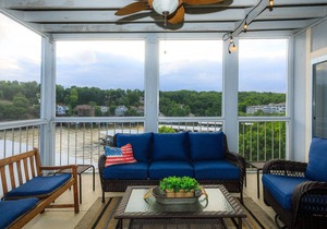 Regatta Bay Walk-in Unit! Sleeps 8, 3BD/3BA. Main channel view MM12. w/dock in Village of Four Seasons