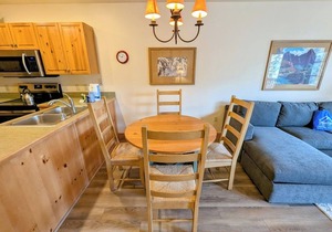 Scenic Summer Stay | Balcony, Pool & Mini-Golf in Keystone
