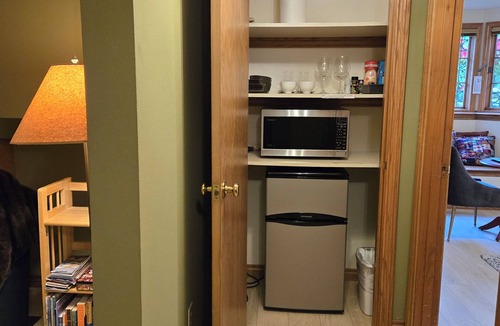 Goose Hollow Apartment | 1 block to Washington Park & short walk to shops, eateries on NW 23rd, Downtown