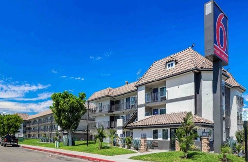 Central Escondido Apartment | 1 Queen Bed | Mini Fridge