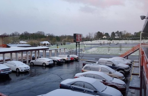 Grissom - Highland Hotel | 2 Double Beds Non Smoking, Red Carpet Inn, Microwave, Near VT Campus | 2 Units