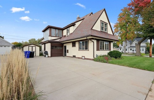 Appleton House | 3 Queens, Walk to Eat, Tons of Character, Spacious