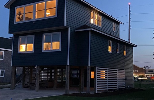 Kill Devil Hills Cottage | 9 MINUTE WALK TO THE BEACH; BEAUTIFULLY DECORATED; GREAT SIDE-STREET LOCATION