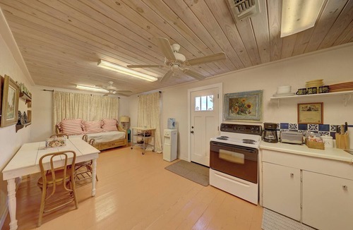 Hunt Cottage | A Hill Country Retreat with River Access