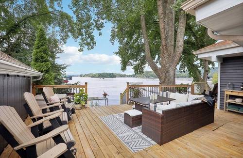 Lodi Cottage | Adorable Updated Cozy Cottage set on Lake Wisconsin's Sunset Bay