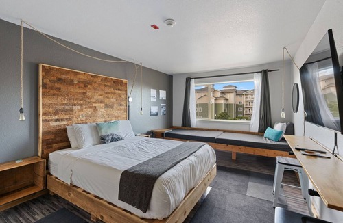 Long Beach Hotel | Adrift Hotel