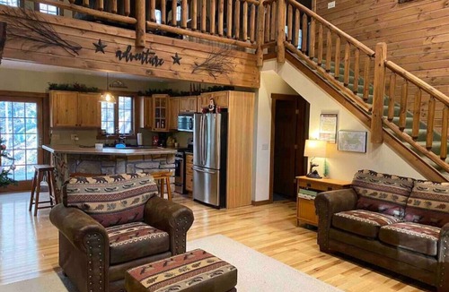 Confluence Cabin | Autumn Escape Forest Creek Lodge Sleeps 10, 3BR 2BA · Hot Tub Fire Pit Fireplace