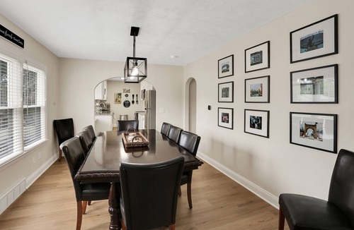 Southeast Omaha House | Bancroft House-6 Bdrms -3 king beds-11 Beds-Spacious and updated