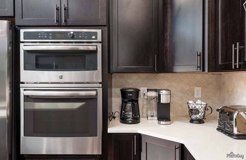 Eugene House | Beautiful Custom Home Centrally Located Near The University of Oregon