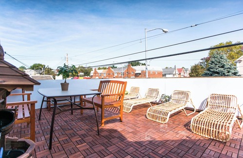 East Flushing Apartment | Beautiful Studio with Free Laundry and Rooftop Terrace Access