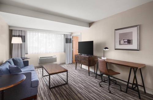 Plainview Hotel | Best Western Premier Plainview-Long Island Hotel
