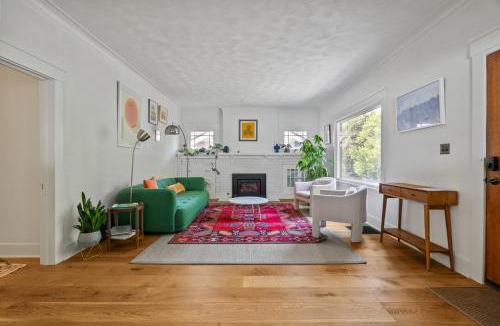 Manito House | Blissful South Hill Retreat