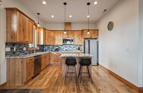 Powell Butte House | Brasada Estate: Spacious & Luxurious 4-Bdrm House & Detached 2-bedroom Casita