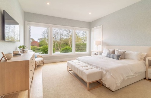 Bridgehampton House | Bridgehampton on Private Cul-de-sac overlooking pond